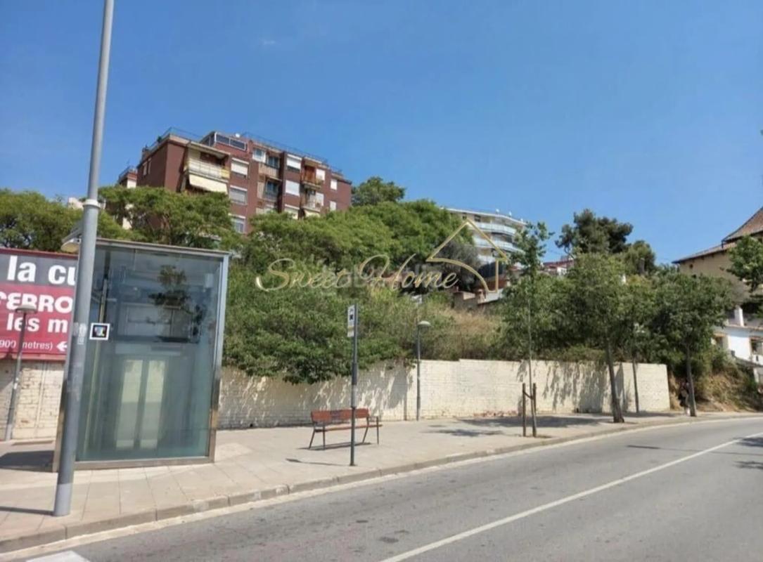 Działka na sprzedaż w Santa Coloma de Gramenet, Barcelona photo 4