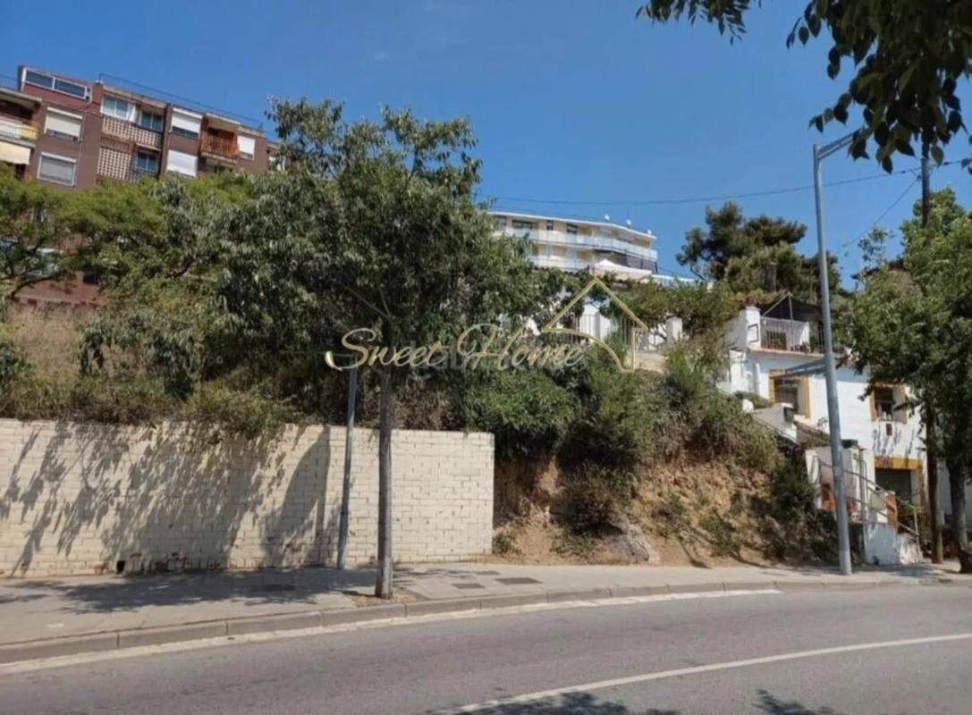 Działka na sprzedaż w Santa Coloma de Gramenet, Barcelona photo 5