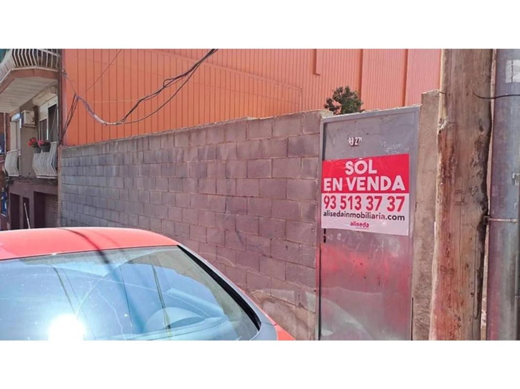 Terreno en venta en Santa Coloma de Gramenet, Barcelona photo 1