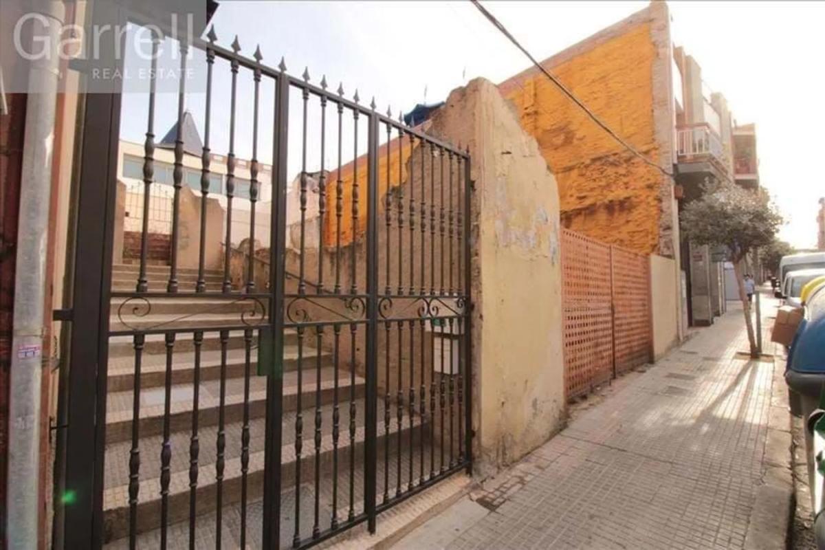 Działka na sprzedaż w Santa Coloma de Gramenet, Barcelona photo 3