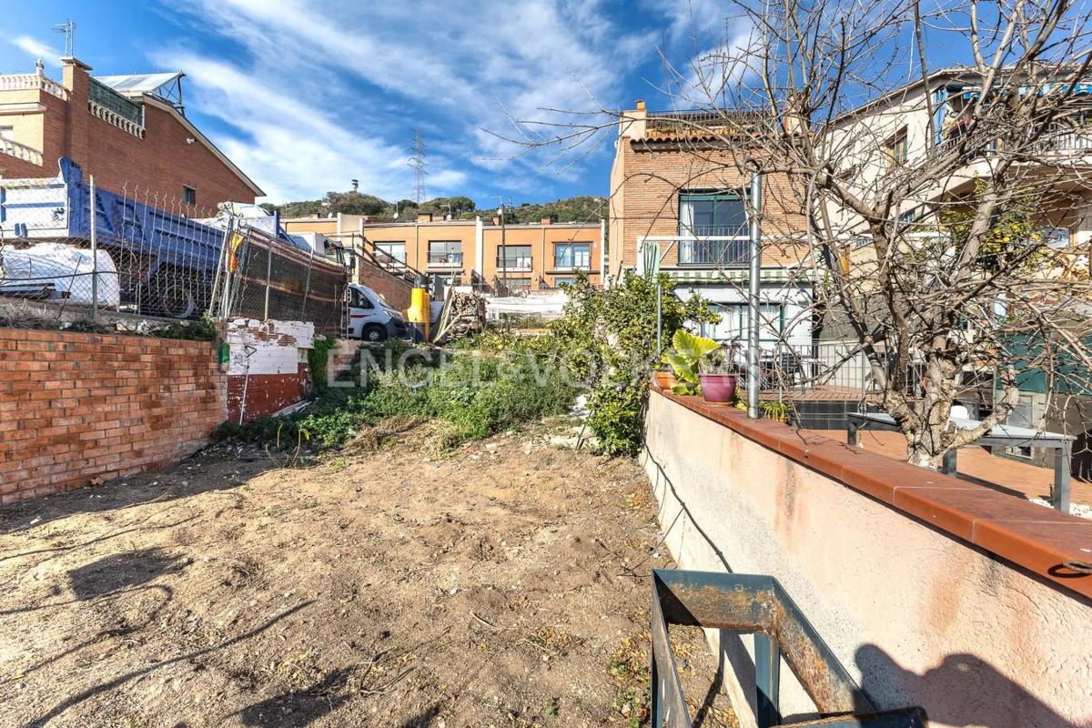 Terreno en venta en Santa Coloma de Gramenet, Barcelona photo 2
