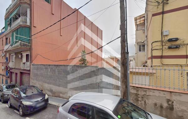 Terreno en calle de Florència thumbnail 1