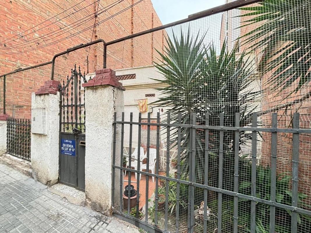 Terreno en venta en Santa Coloma de Gramenet, Barcelona photo 2