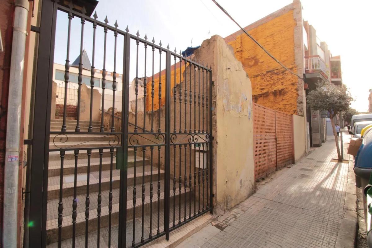 Terreno en venta en Santa Coloma de Gramenet, Barcelona photo 1