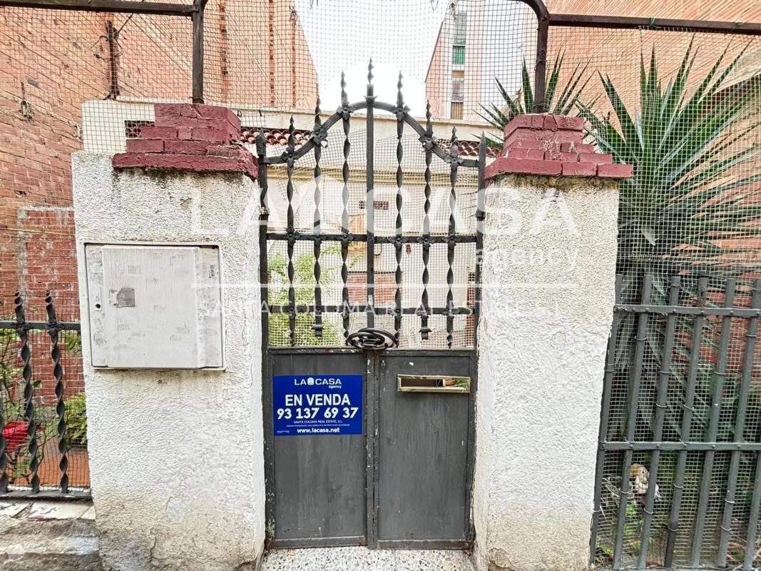 Terreno en venta en Santa Coloma de Gramenet, Barcelona photo 2
