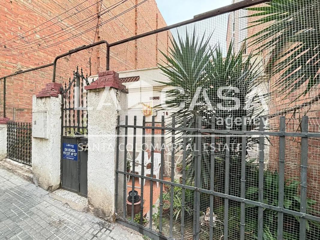 Terreno en venta en Santa Coloma de Gramenet, Barcelona photo 3