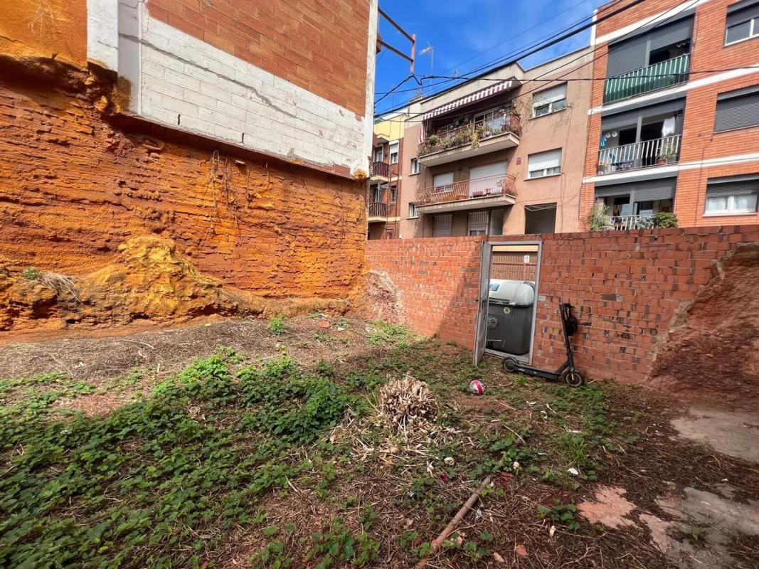 Terreno en venta en Santa Coloma de Gramenet, Barcelona photo 3