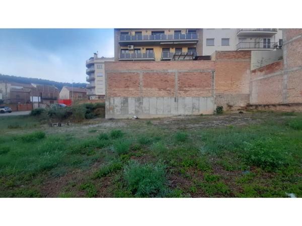 Terreno en calle d'Anselm Clavé photo 1