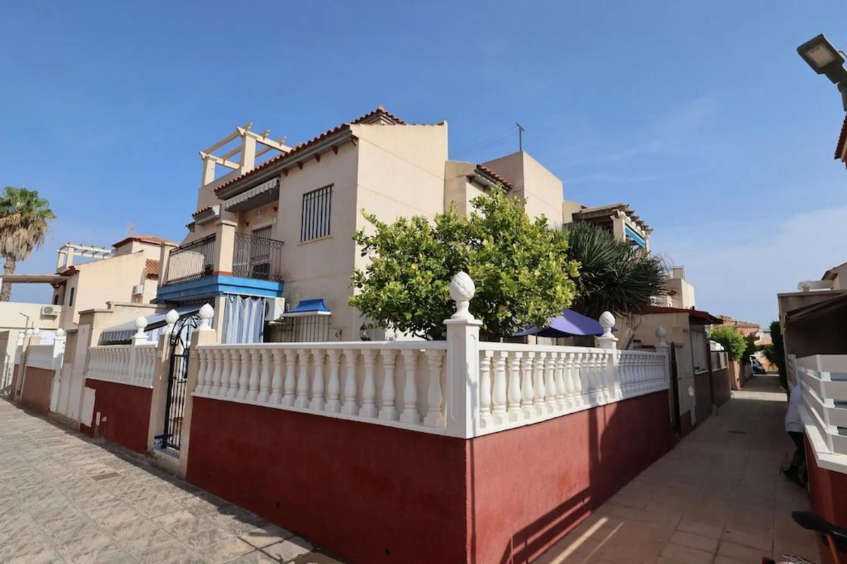 Sprzedaż niezależnego domku jednorodzinnego w Barrio Playa Flamenca, Orihuela photo 1