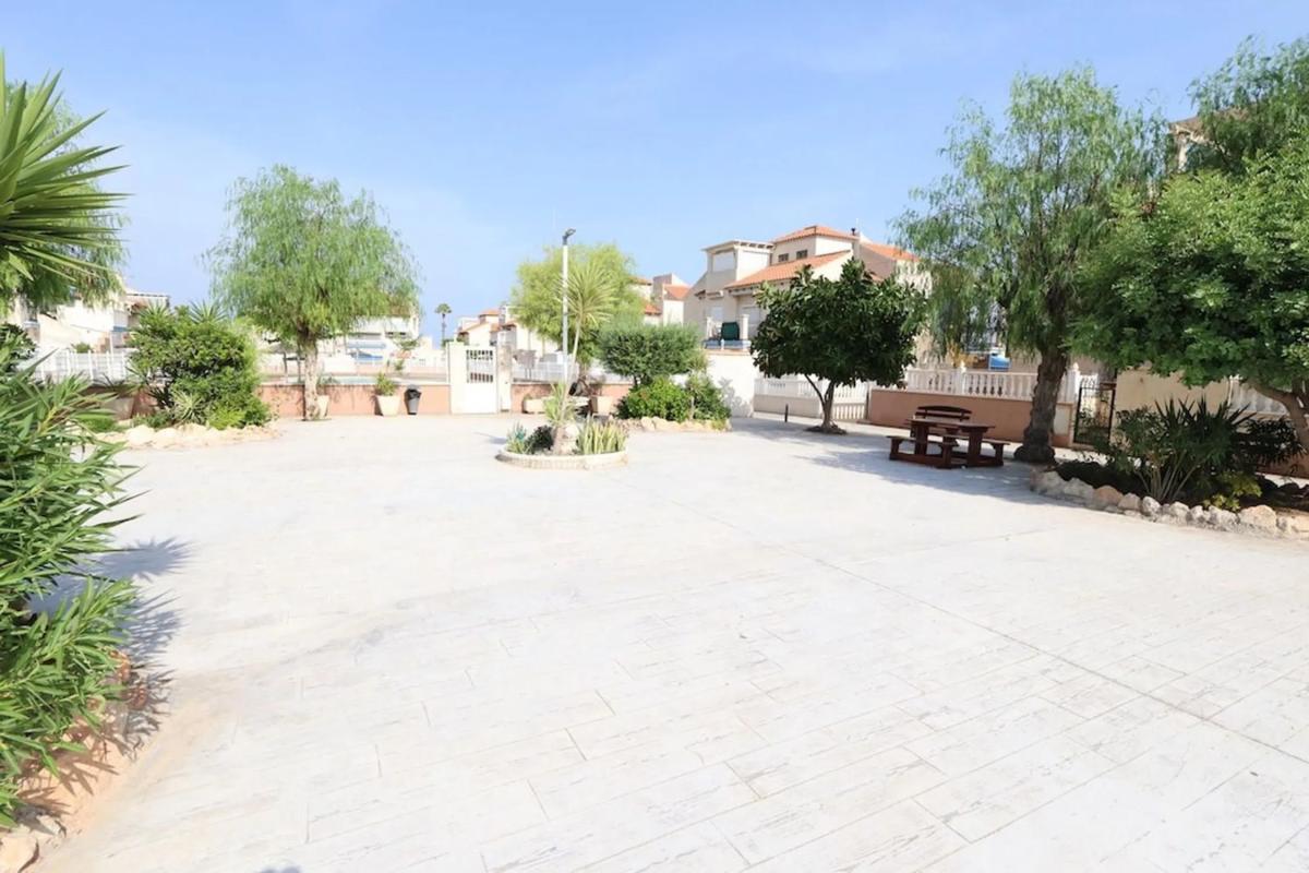 Sprzedaż niezależnego domku jednorodzinnego w Barrio Playa Flamenca, Orihuela photo 5