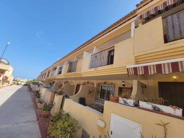 Chalet independiente en venta en Barrio Playa Flamenca, Orihuela
photo 1