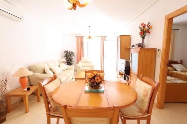 Chalet pareado en calle Pino Piñonero photo 2