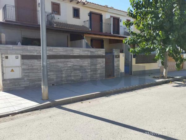 Chalet pareado en calle Pegaso photo 2