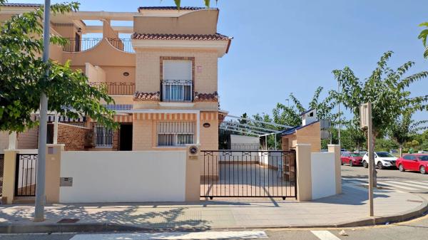 Chalet pareado en calle Azucena, 29 photo 2