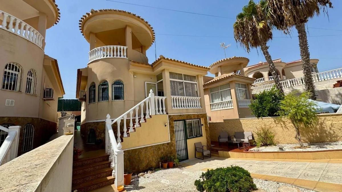 Продажа отдельного шале в  San Miguel de Salinas, Сан-Мигель-де-Салинас photo 2