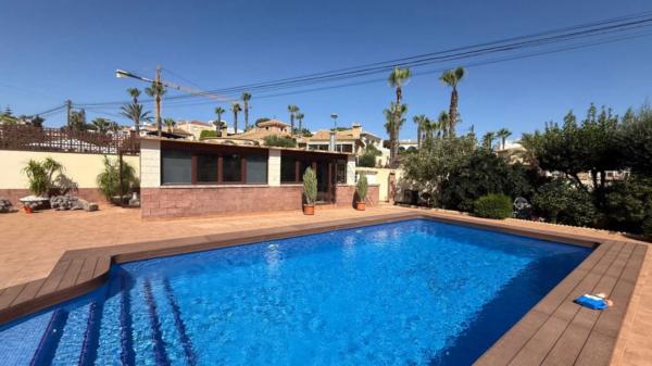 Chalet wolnostojący na sprzedaż w  Barrio El Molino, Torrevieja photo 4
