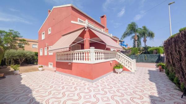 Casa independiente en calle Pino Verde photo 1
