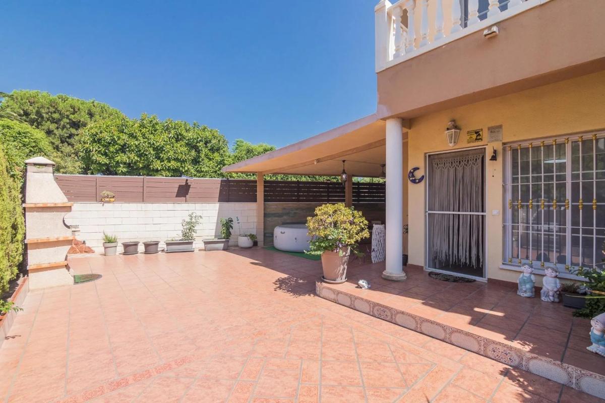 Properties for sale and rent in Spain photo 2