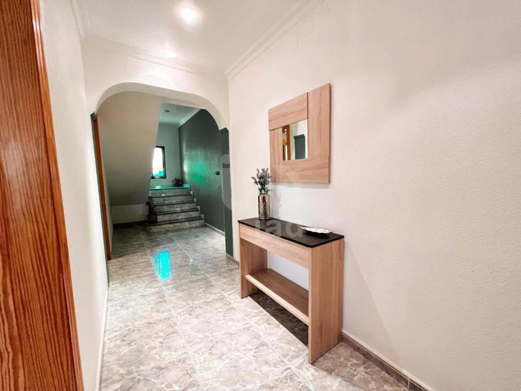 Sale of independent chalet in Barrio Centro, Elche / Elx
 photo 3