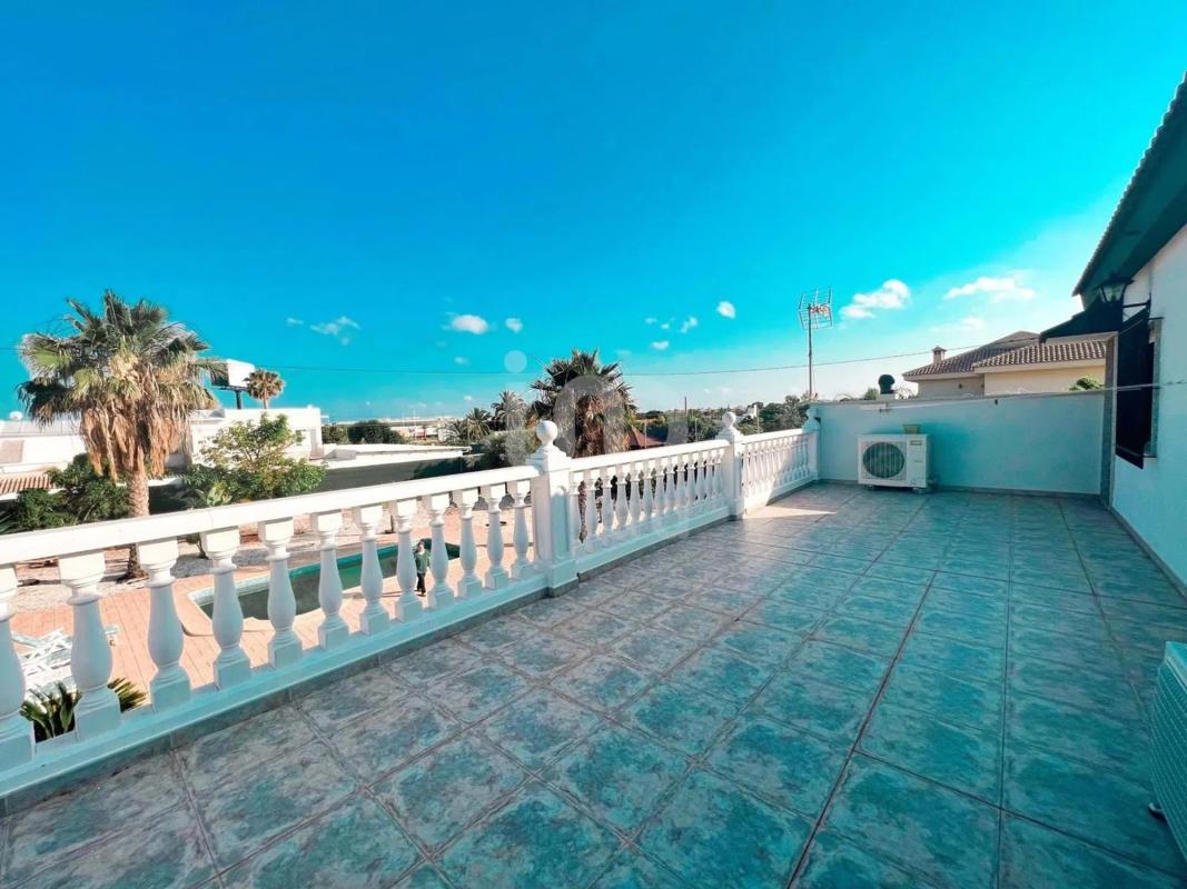 Sale of independent chalet in Barrio Centro, Elche / Elx
 photo 4