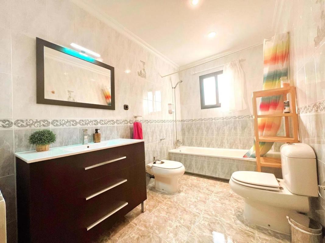 Sale of independent chalet in Barrio Centro, Elche / Elx
 photo 5