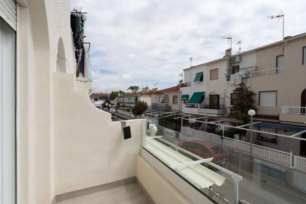 Chalet adosado en calle Benidorm photo 1