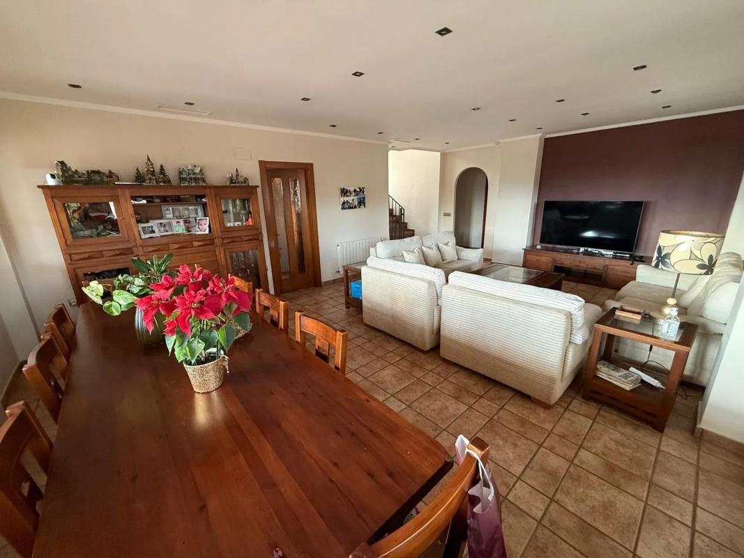 Properties for sale and rent in Spain photo 2