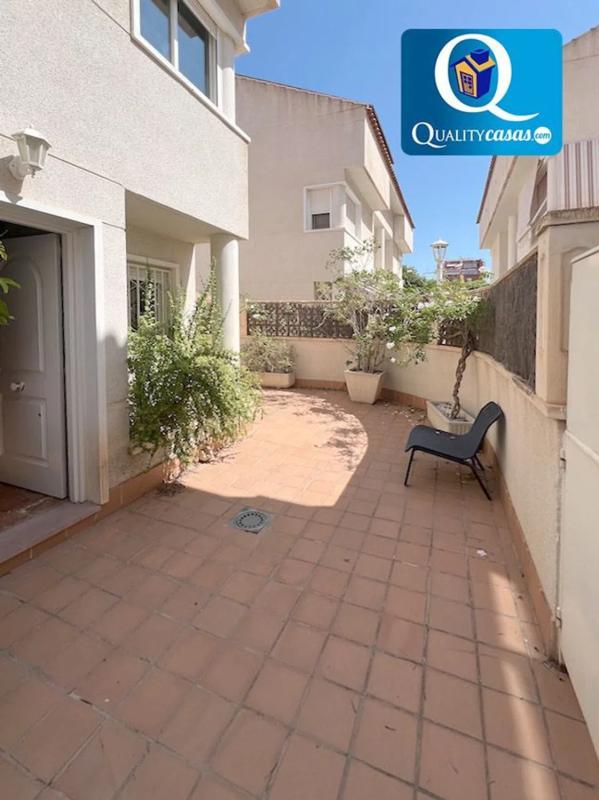 Venta de chalet independiente en Barrio La Albufereta, Alicante / Alacant
photo 2