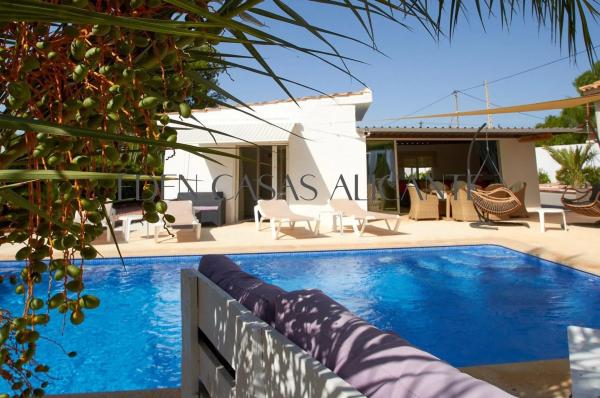 Casa independiente en calle Gaviotas thumbnail 1