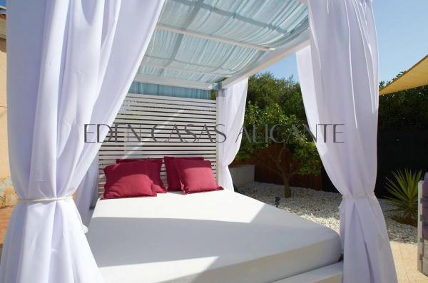 Casa independiente en calle Gaviotas thumbnail 2