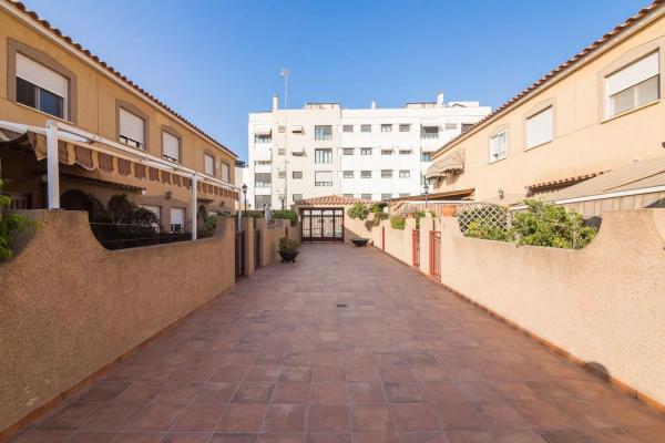 Chalet pareado en calle Cervantes photo 3