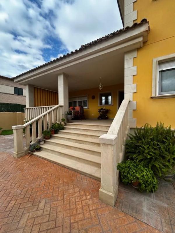 Properties for sale and rent in Spain photo 2