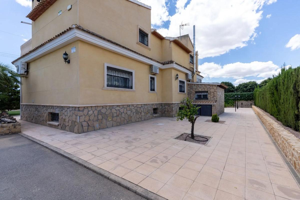 Properties for sale and rent in Spain photo 4