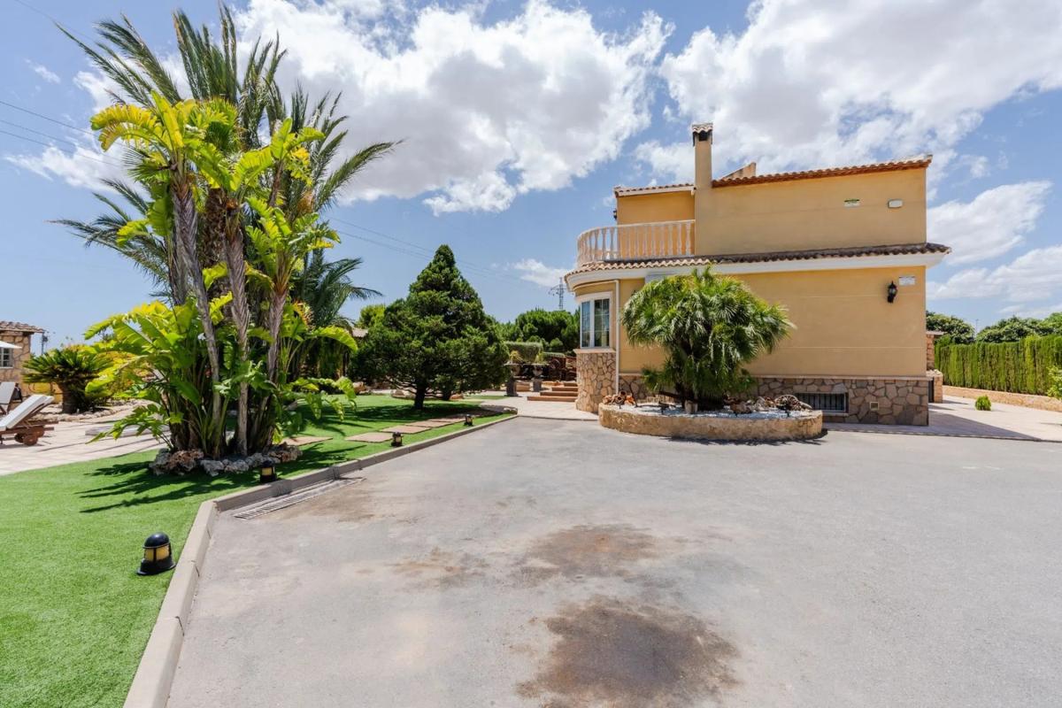 Properties for sale and rent in Spain photo 5