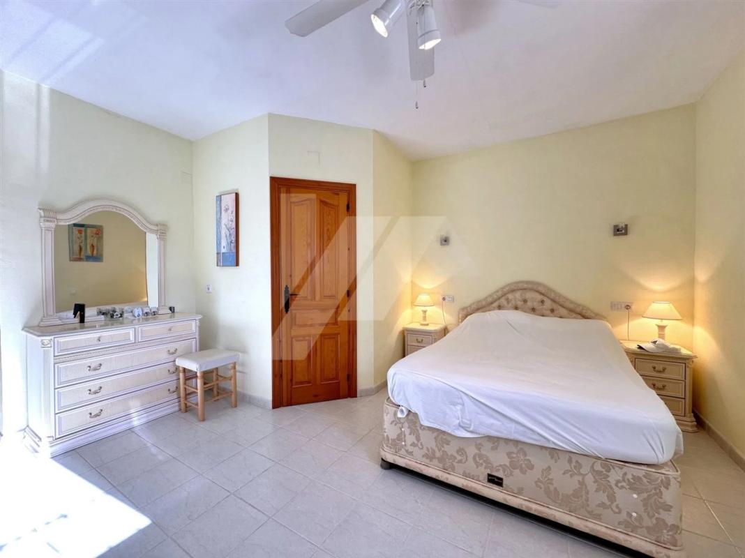 Sale of independent chalet in Benissa pueblo, Benissa
photo 2