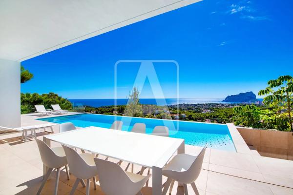 Independent chalet for sale in La Fustera, Benissa
thumbnail 1