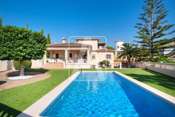 Independent chalet for sale in La Fustera, Benissa
thumbnail 1