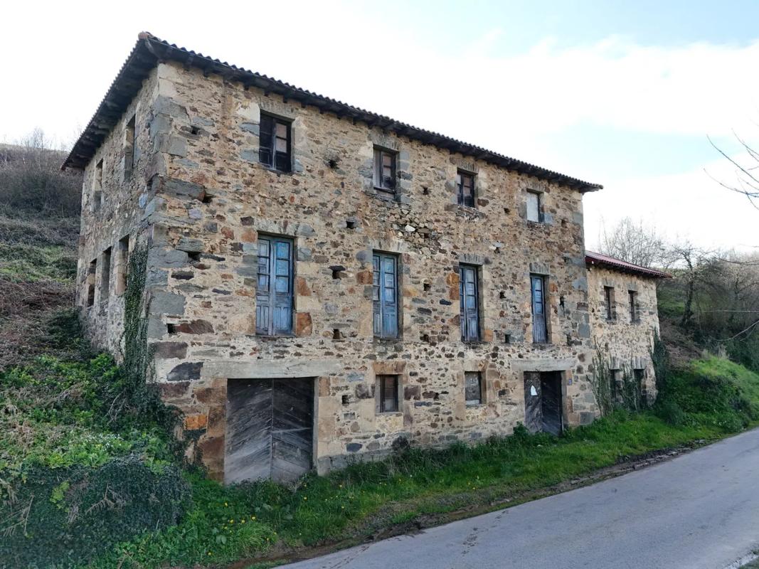 Propiedades en venta y alquiler en España photo 1