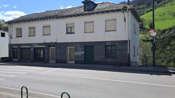 Casa independiente en avenida Leitariegos, 40 photo 2