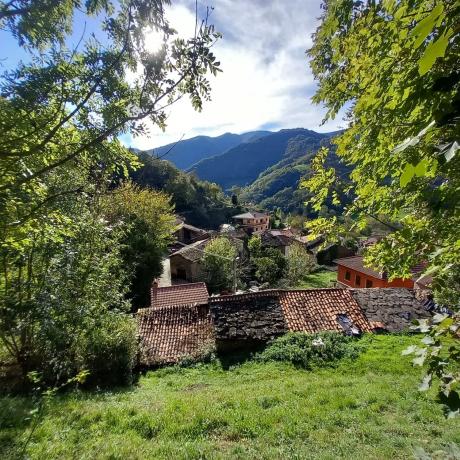 Rustic farm for sale in Llamas s/n , Aller thumbnail 1