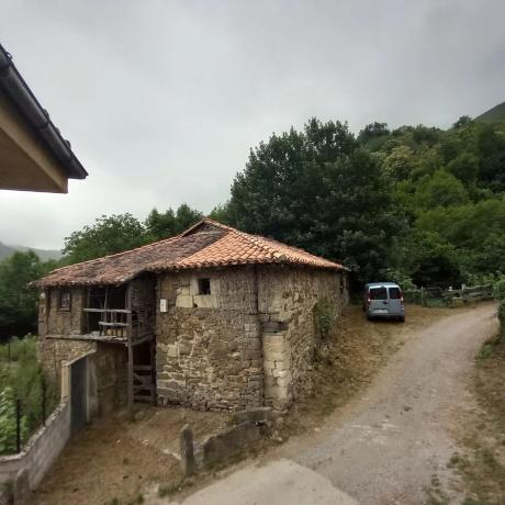Rustic farm for sale in Llamas s/n , Aller thumbnail 2