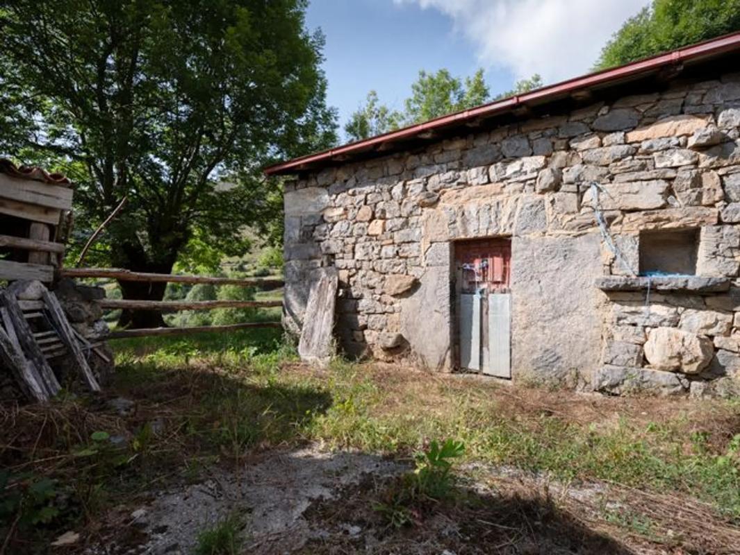 Venta de finca rústica en Aller , Aller photo 2