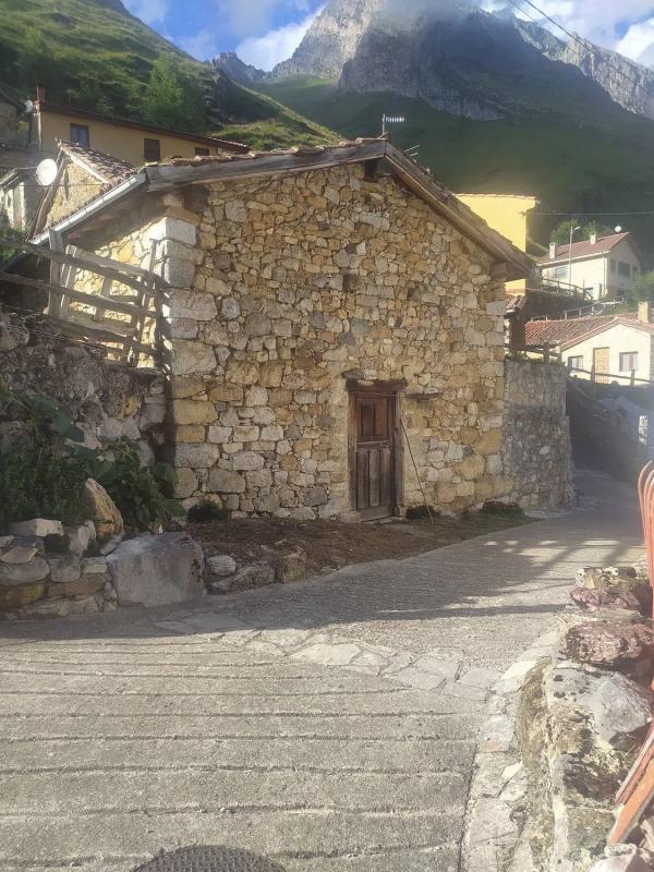 Venta de finca rústica en Tuiza de Arriba s/n , Lena photo 1