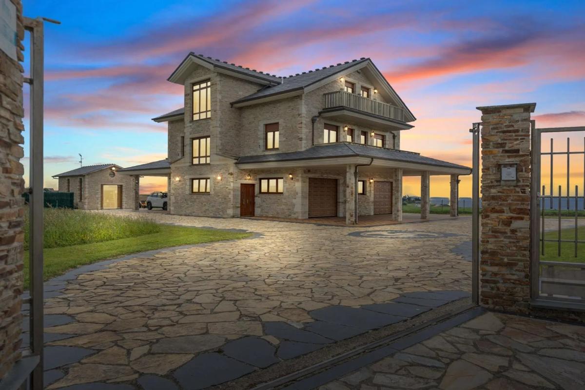 Недвижимость на продажу и в аренду в Испании photo 1