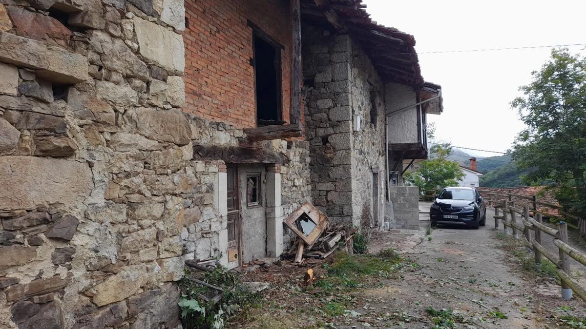 Venta de finca rústica en El Barrio s/n SN , Caso photo 1
