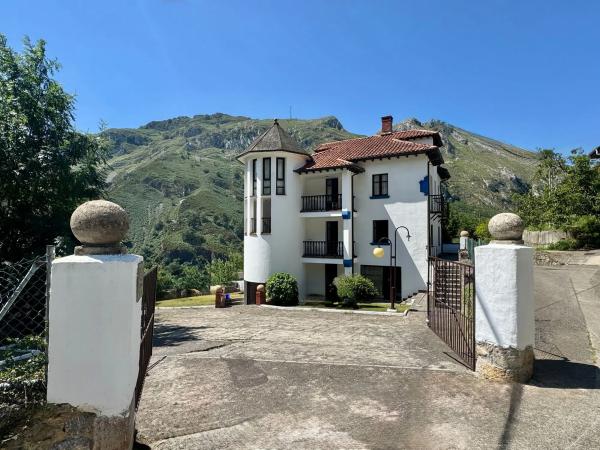 Casa independiente en calle Sames thumbnail 1
