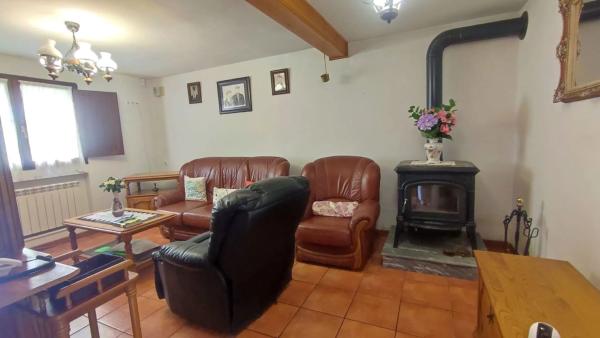 Casa independiente en calle Naves thumbnail 2