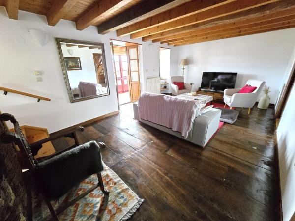 Casa independiente en calle Covadonga thumbnail 2