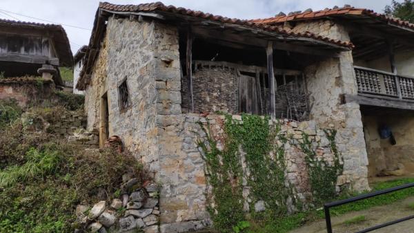 Rustic farm for sale in Seguencu, 12 , Cangas de Onís photo 1