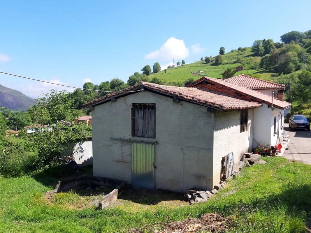 Venta de finca rústica en LLERANDI, 72 , Parres photo 1